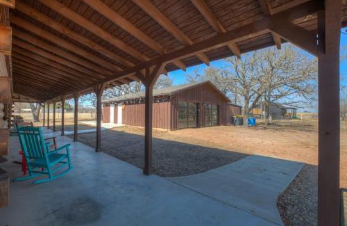 Fredericksburg House | Shady Lane Lodge: Hot-Tub and Game Room Wheelchair Access