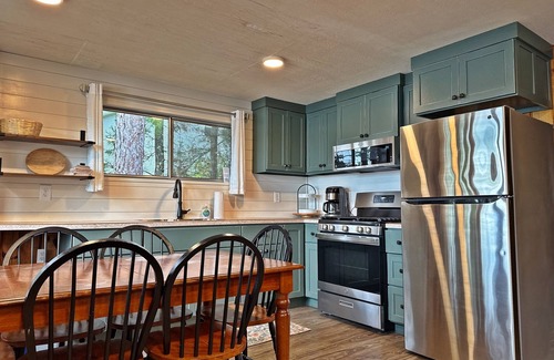 Tomahawk Cabin | Shady Rest Cabin #8, 3BD, Sunset Views, Beach, Pets Welcome, Swimming, Firepit
