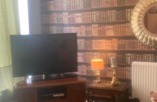 Newton Burgoland Apartment | Shakespeare