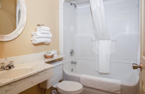 Cow Head Hotel | Shallow Bay Motel & Cabins