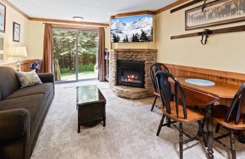 Snowshoe Apartment | Shamrock 74