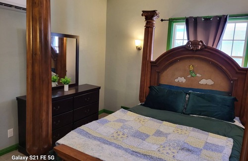 Hobbs Apartment | Shamrock Room