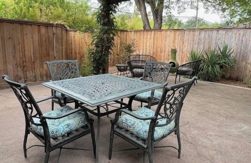 North Dallas House | Shangri-La in the City
