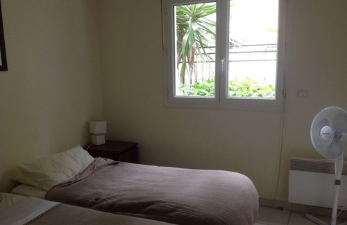 Riou - Petit Juas - Av de Grasse Apartment | Shared Pool and Garden