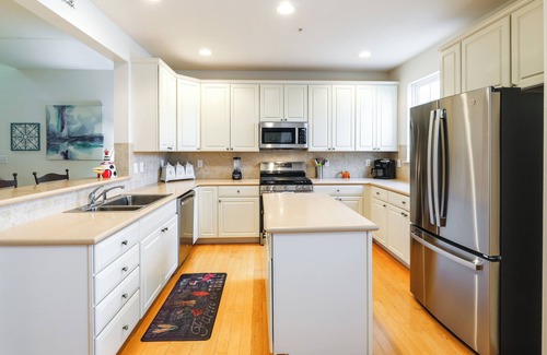 Ocean View Apartment | Shared Pool & Bay Access: Ocean View Retreat