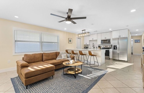 Cocoa Beach Apartment | Shark Tank Cocoa Beach 4 2BR Units 8BR Total Each Sleeps 5 Walk to Beach