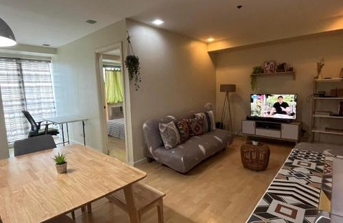 Highway Hills Apartment | SHAW BLVD 69 sqm 2 bdrm w/WiFi, parking, across Shangrila Mall