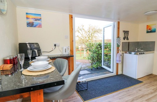 Westbrook Court Cottage | SHED YOUR BLUES, romantic, with a garden in Kington