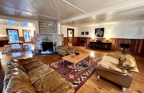 Leeds and the Thousand Islands House | Sheep Island's Homestay