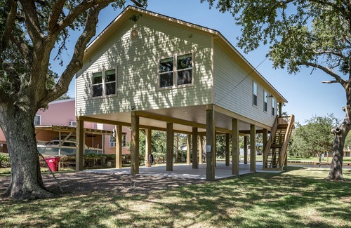 Cedar Lane House | Sheets’ Creek: Brand new construction on Caney Creek