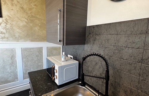 Sheffield Apartment | Sheffield Serenity Retreat - Cozy 3-bed House
