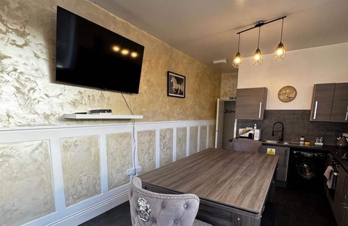 Sheffield Apartment | Sheffield Serenity Retreat - Cozy 3-bed House