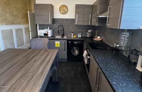 Sheffield Apartment | Sheffield Serenity Retreat - Cozy 3-bed House