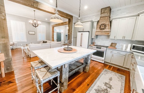 Columbiana House | Shelby County! Stay with us for Weddings, Wineries, Art Council,Personal Chef!