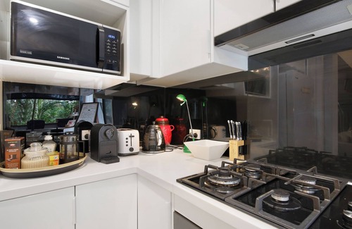 Sawtell House | Shellies on the Beach Little House - 2BR Absolute Beachfront with Outdoor Bath