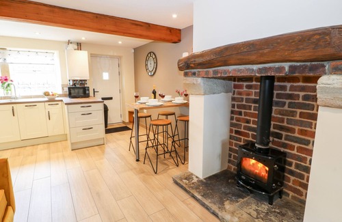 Lumbutts Cottage | SHEP COTTAGE, family friendly, with open fire in Cragg Vale