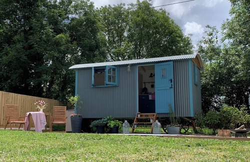 Saint Kew Apartment | Shepherd Hut Near Wadebridge, Port Isaac the the Sandy Beaches of Polzeath