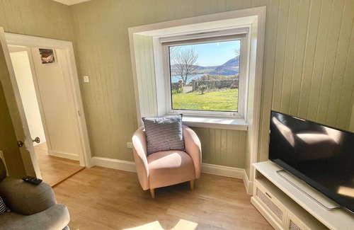 Lairg Cottage | Shepherd Moon - Sea View Cottage near NC500