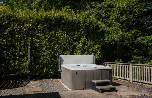 Carlisle Cottage | Shepherd's hut with hot tub in its own secluded garden