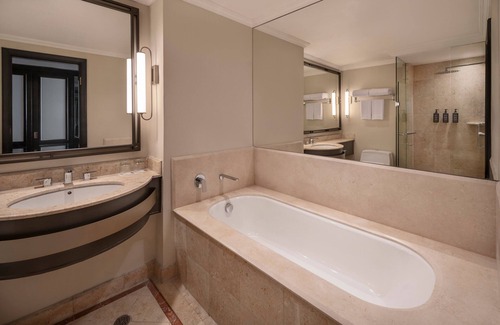 Surabaya Hotel | Sheraton Surabaya Hotel and Towers