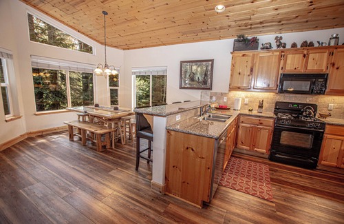 Tahoma House | Sherman by Hauserman Rentals