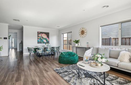 Point Cook House | Shine Point Cook - Elegant Home Sweet Home