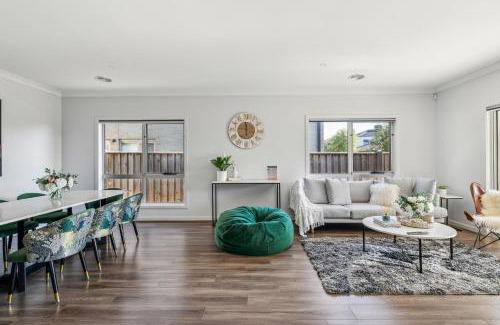 Point Cook House | Shine Point Cook - Elegant Home Sweet Home
