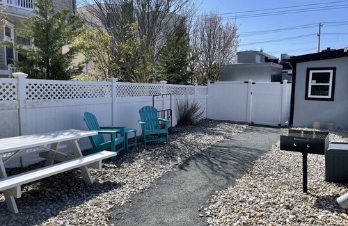 Ship Bottom Apartment | Ship Bottom LBI Apt B- 1 Block from the beach
