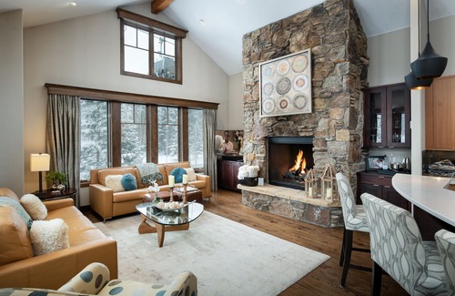 Peak 8 Ski Chalet | Shock Hill Chalet: 100 Yards to Mid-Station Gondola