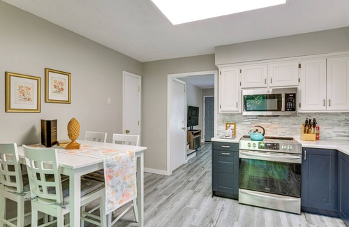 Overland Park House | Shop, Dine & Unwind: Walkable Overland Park Home
