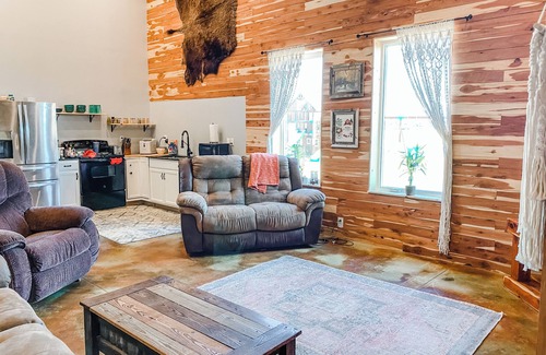 Payne County House | Shop house 10 minutes to Stillwater