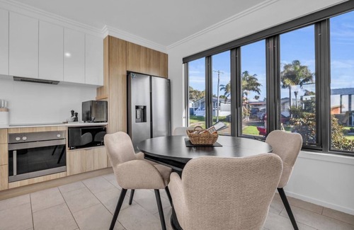 Eden Apartment | Shore Break 5: Unlimited wifi and right at the beach