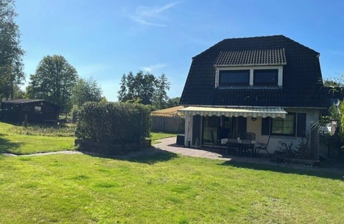 Bedekaspel House | Shore happiness on the Great Sea with boat, canoes and kayak. Dog friendly!
