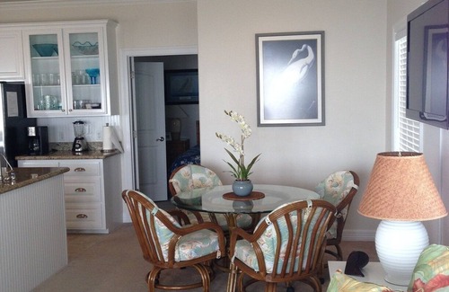 Galveston House | Shore Haven - 2 Bedrooms, 2 Bath, Sleeps 10 - Beach Front!