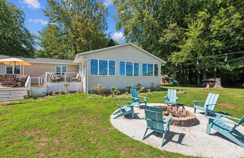 Grand Junction House | Shore Haven :Apple Picking, Hiking, and Lakeside Fires This Fall!
