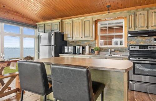 Pirogue House | Shoreline Escape Serene Retreat