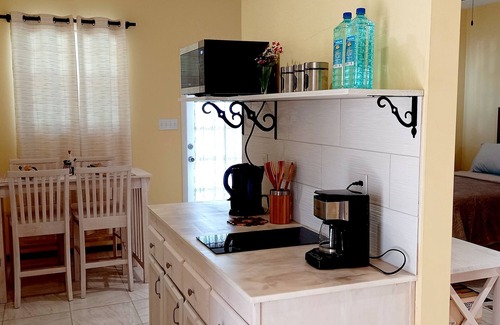 Tarpum Bay Cottage | Shorline Cottages