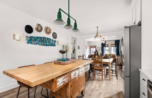 Maxwell House | Short Drive to Downtown Nashville | Walk to Food, Bars | 2 King Beds