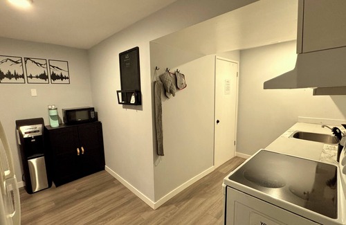 Calgary Apartment | Short or Long Term | Pet Friendly | Dog Park | King Bed | Workspace for 2