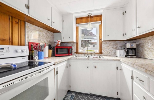 Eastward Look House | Short Walk from Scarborough State Beach w/Ocean Views from Balcony!
