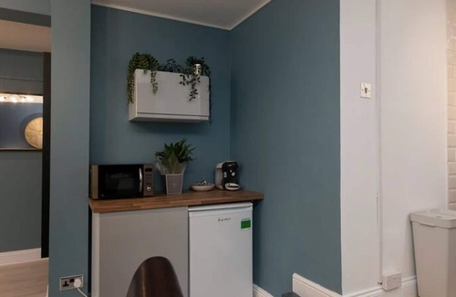 Brighton City Centre Apartment | Short Walk to I360 and Beach 5 Condo With Patio