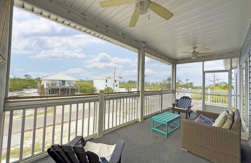 Port St. Joe House | Short walk to the Beach and Bay, Pet Friendly and Fully Fenced yard