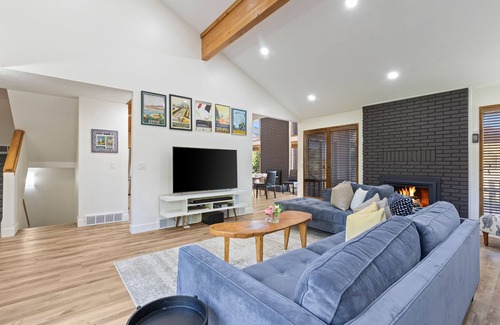 South Snyderville Basin House | Short walk to the Canyons Cabriolet, Private Hot Tub