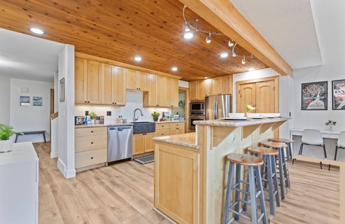 South Snyderville Basin House | Short walk to the Canyons Cabriolet, Private Hot Tub