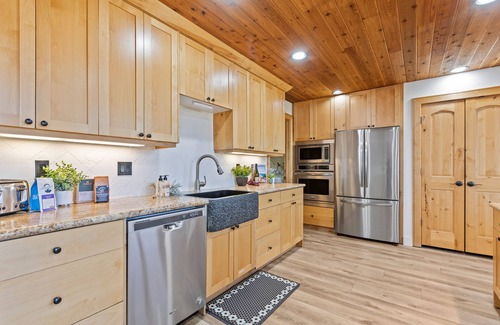 South Snyderville Basin House | Short walk to the Canyons Cabriolet, Private Hot Tub