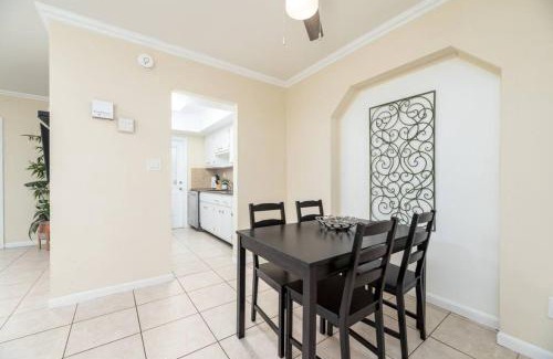 Wilton Manors Apartment | Short Walk to Wilton Drive Apt3