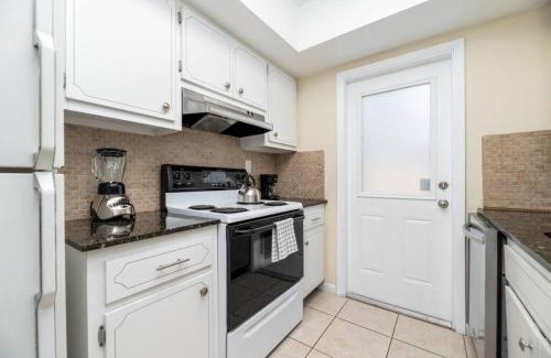 Wilton Manors Apartment | Short Walk to Wilton Drive Apt3