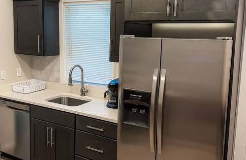 New Haven House | Short Walk to Yale | 4BR| Laundry|WiFi