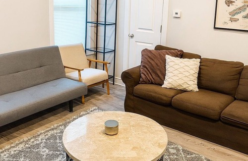 New Haven House | Short Walk to Yale | 4BR| Laundry|WiFi