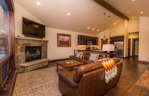 Keystone House | Shuttle Nearby, Minutes Away from Gondola, Shopping, Restaurants, and More!